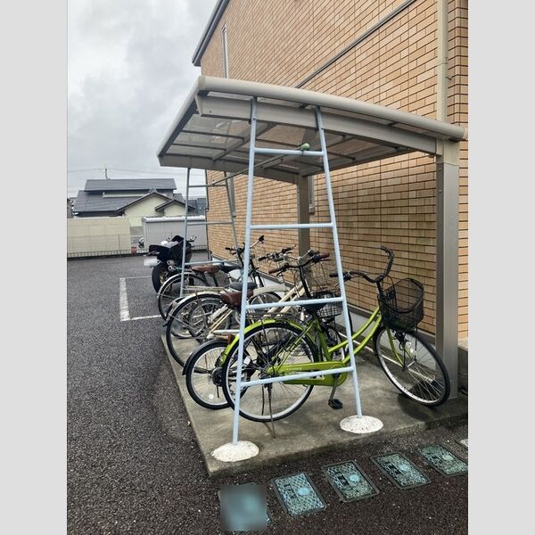 現地周辺 (駐輪場)