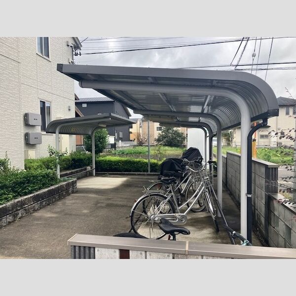 現地周辺 (駐輪場)