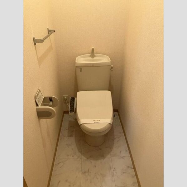 トイレ (トイレ)