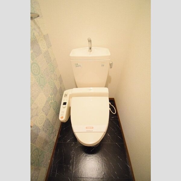 トイレ (トイレ)