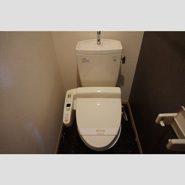 トイレ (トイレ)