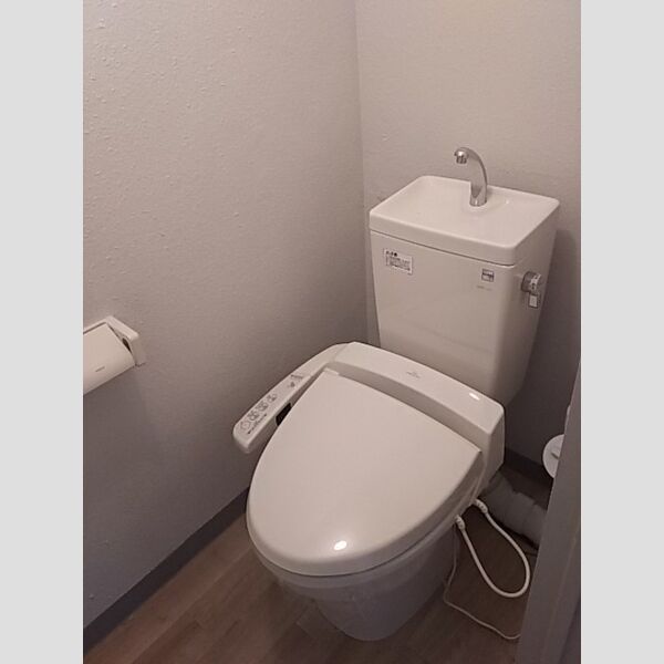 トイレ (温水洗浄暖房便座)