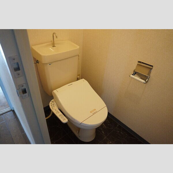 トイレ (温水洗浄暖房便座)