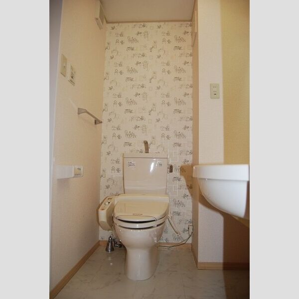 トイレ (温水洗浄暖房便座・洗面台)