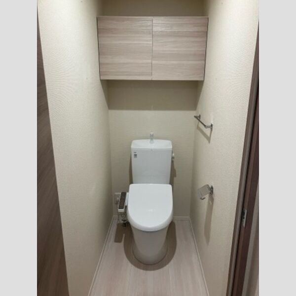 トイレ (トイレ)