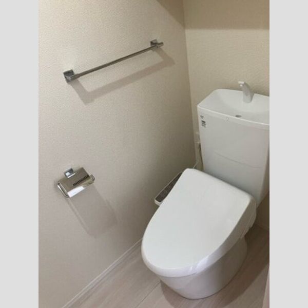 トイレ (トイレ)