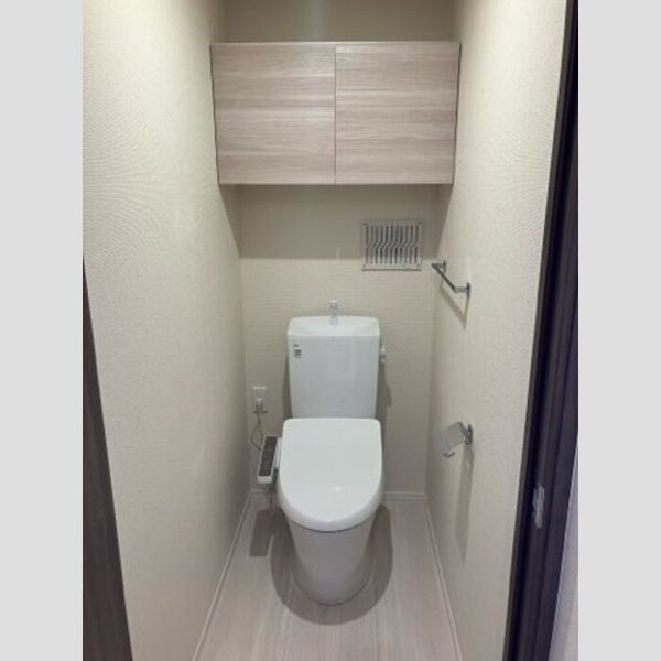 トイレ (トイレ)