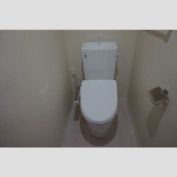 トイレ (温水洗浄暖房便座)