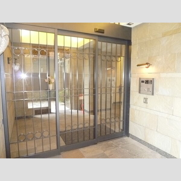 エントランス (オートロック付きのエントランス)