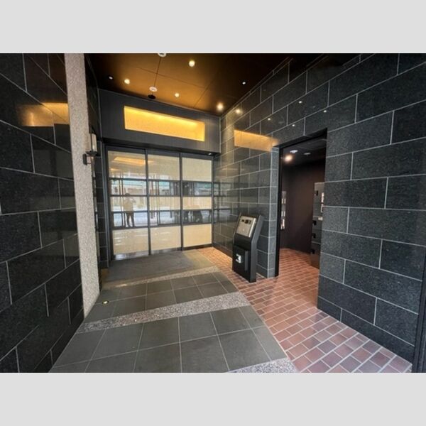 エントランス (エントランス)