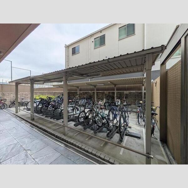 現地周辺 (駐輪場)