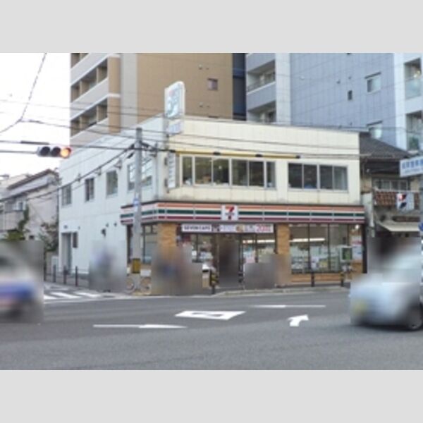 現地周辺 (コンビニ(約208.72m))