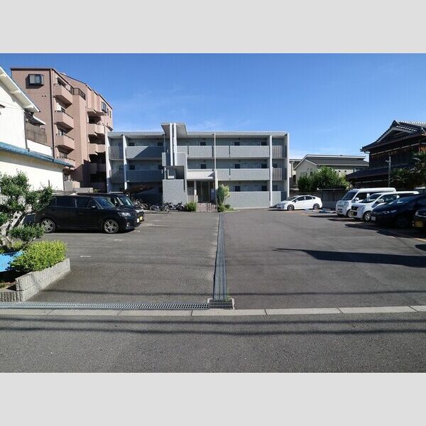 現地周辺 (駐車場)