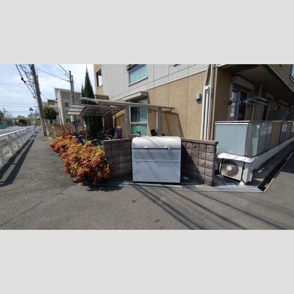 現地周辺 (ゴミ庫)