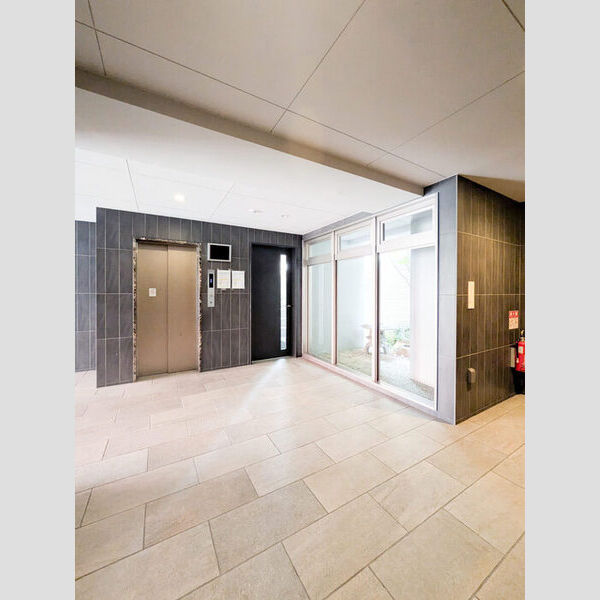 エントランス (エントランス)