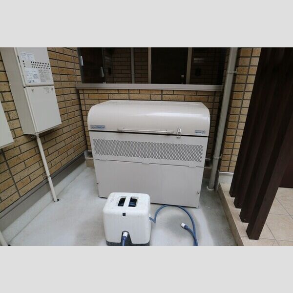 現地周辺 (ゴミ箱)