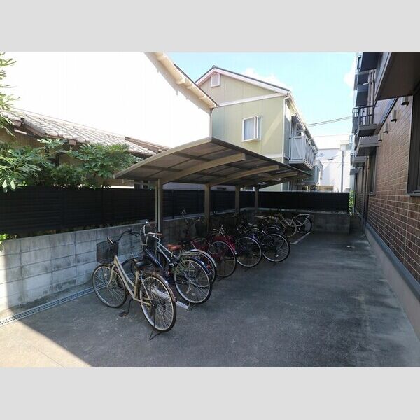 現地周辺 (駐輪場)