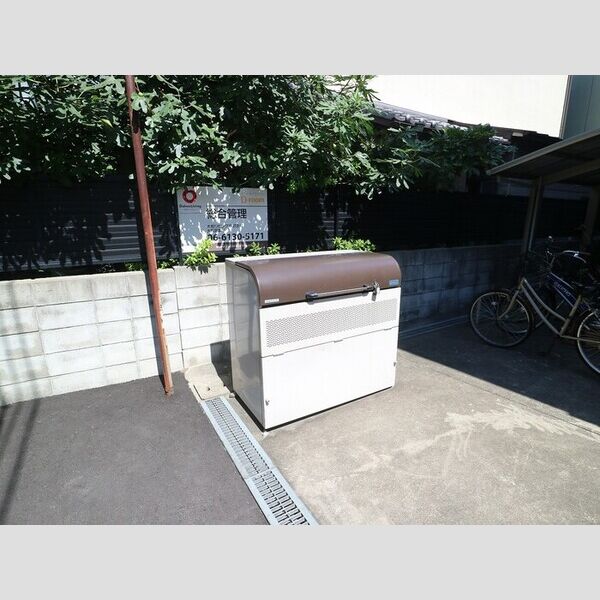 現地周辺 (ゴミ庫)