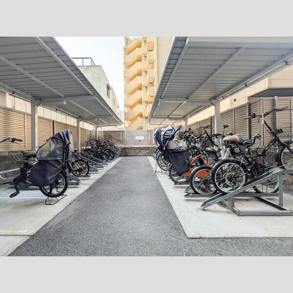 現地周辺 (駐輪場)