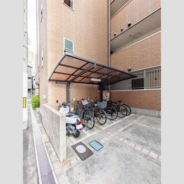 現地周辺 (駐輪場・バイク置場)