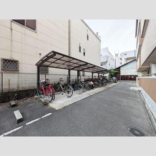 現地周辺 (駐輪場・バイク置場)