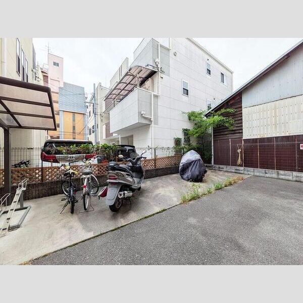現地周辺 (駐輪場・バイク置場)