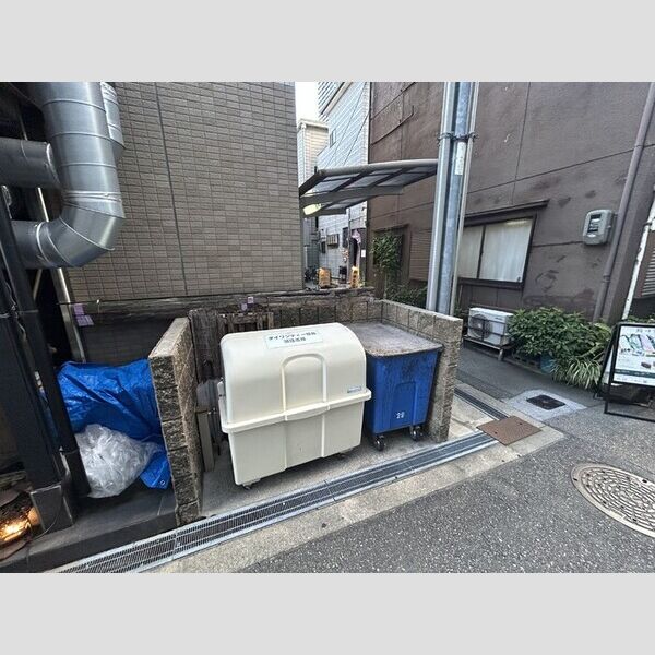 現地周辺 (ゴミ置き場)