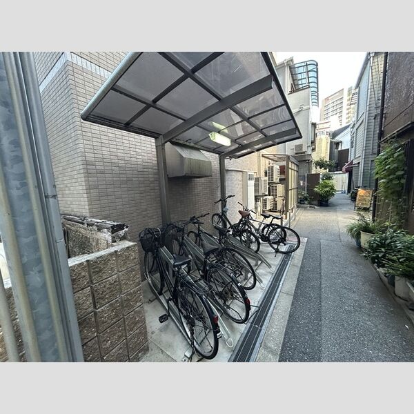 現地周辺 (駐輪場)