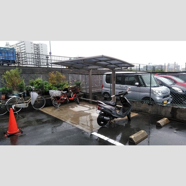 現地周辺 (駐輪場)