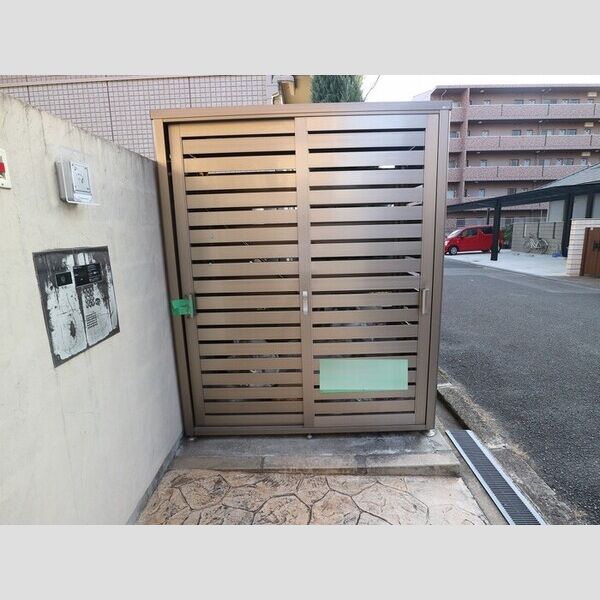 現地周辺 (アパート専用ゴミ庫)