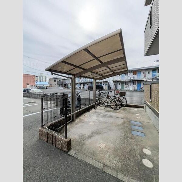 現地周辺 (駐輪場)