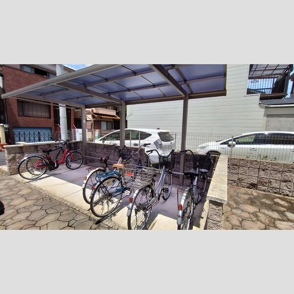 現地周辺 (駐輪場)