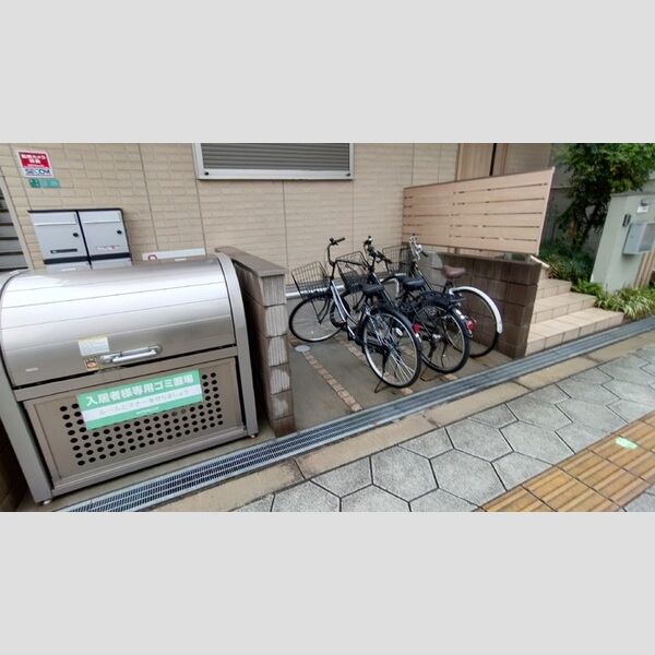 現地周辺 (駐輪場)