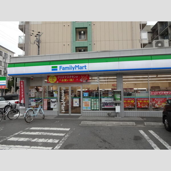 現地周辺 (コンビニ　徒歩3分(200m))