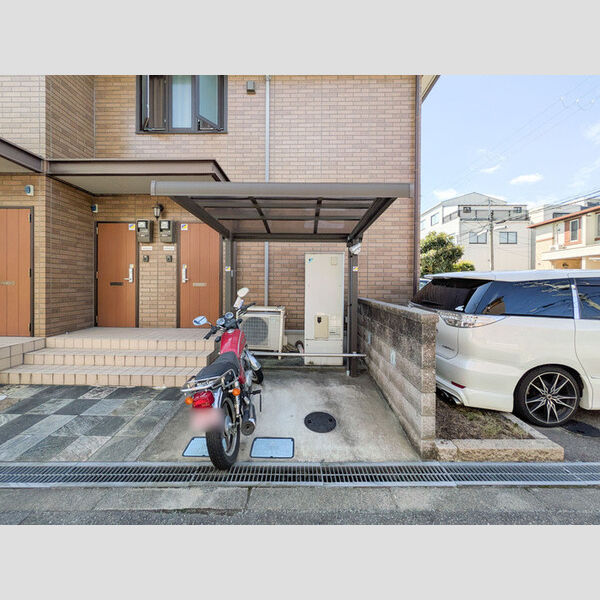 現地周辺 (バイク置場)