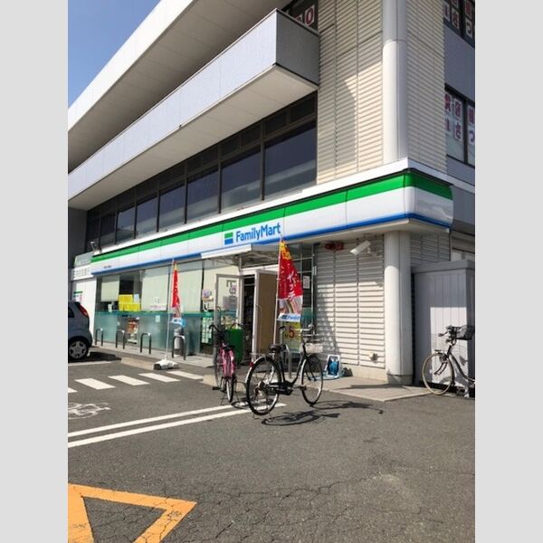 現地周辺 (ファミリーマート　花博記念公園前店)