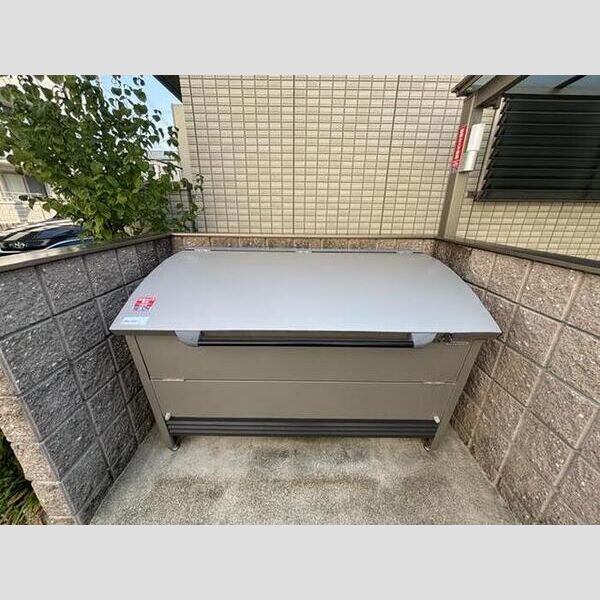 現地周辺 (ゴミ庫)