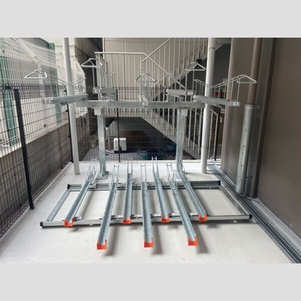 現地周辺 (駐輪場)