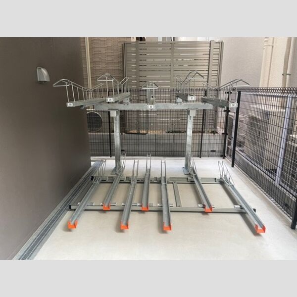 現地周辺 (駐輪場)