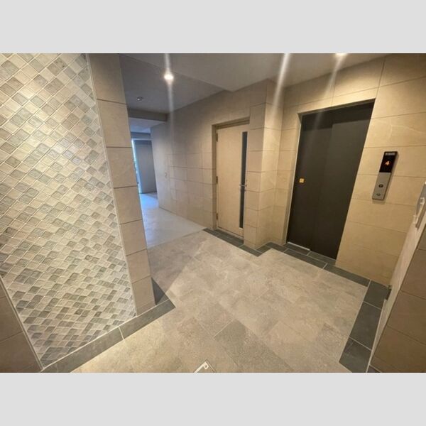 現地周辺 (エレベーターホール)