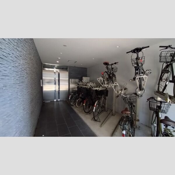 現地周辺 (駐輪場)