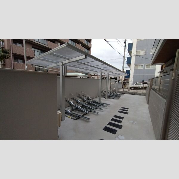 現地周辺 (駐輪場)