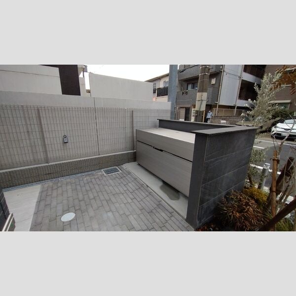 現地周辺 (ゴミ置き場)