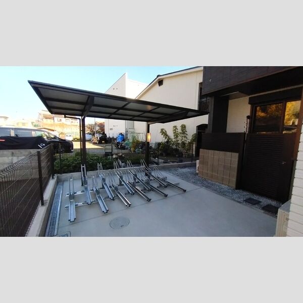 現地周辺 (駐輪場)