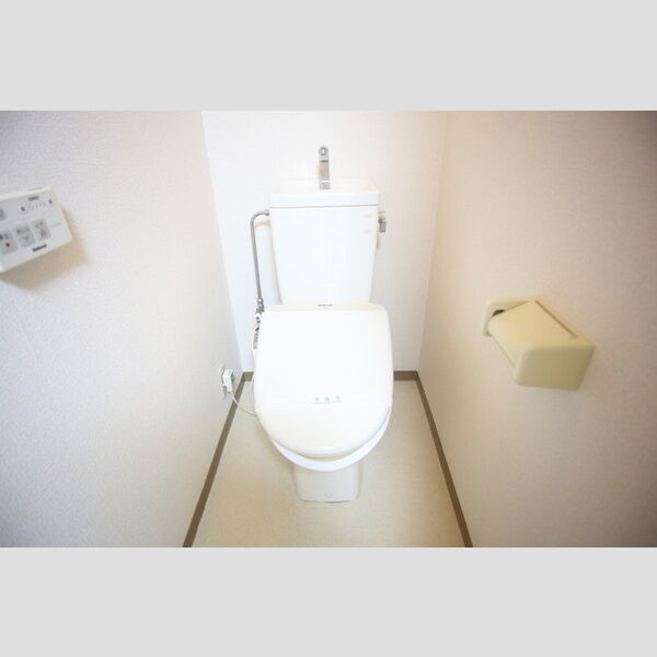 トイレ (トイレ)