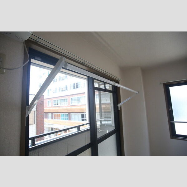 その他設備 (室内物干し)