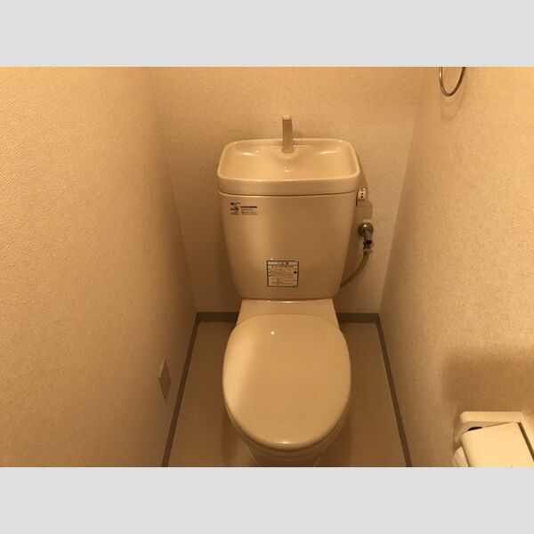 トイレ (トイレ)