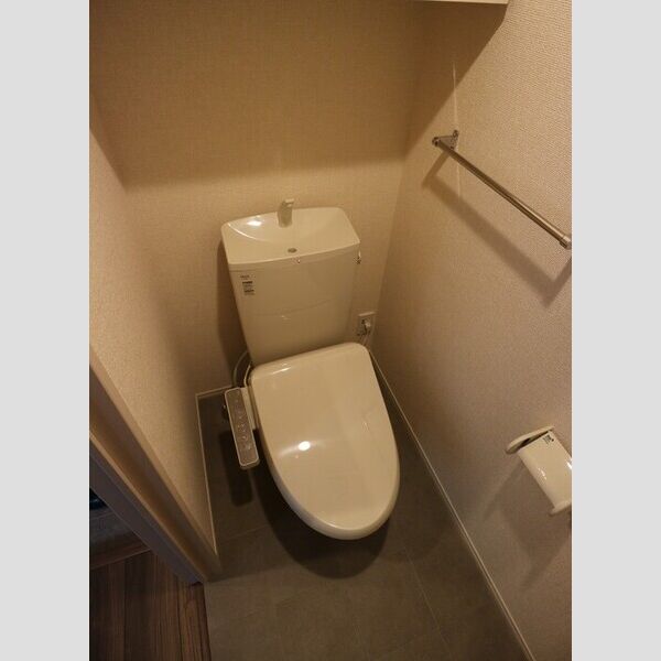 トイレ (トイレ)