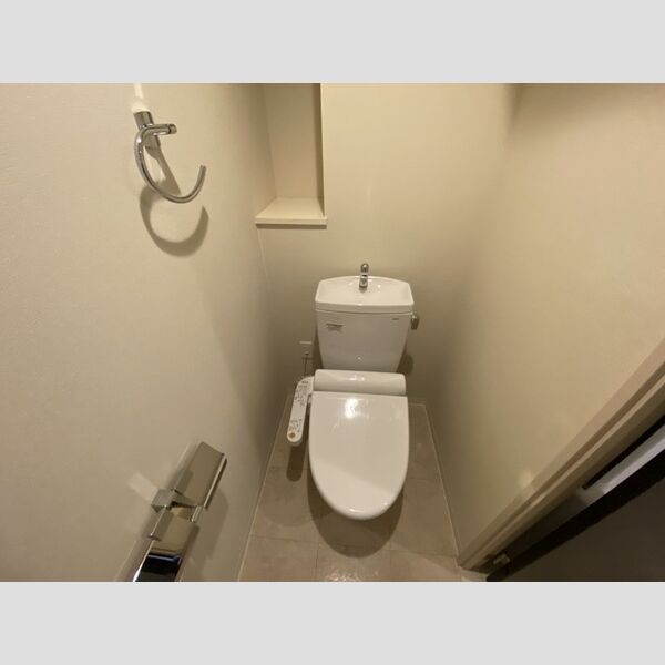 トイレ (トイレ)