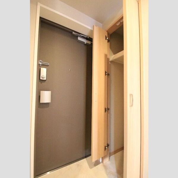 その他設備 (玄関横収納)